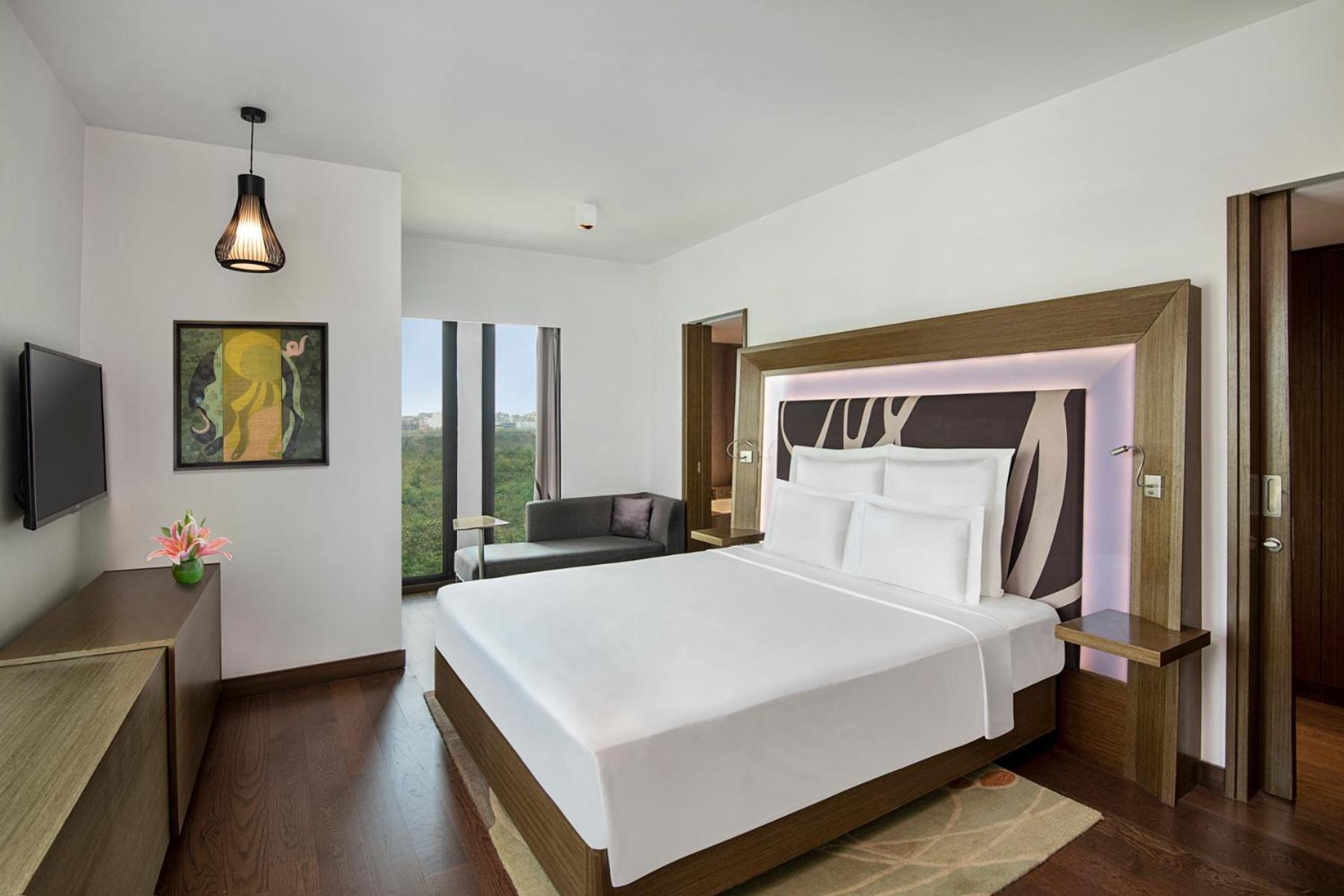 Novotel Aerocity 5*