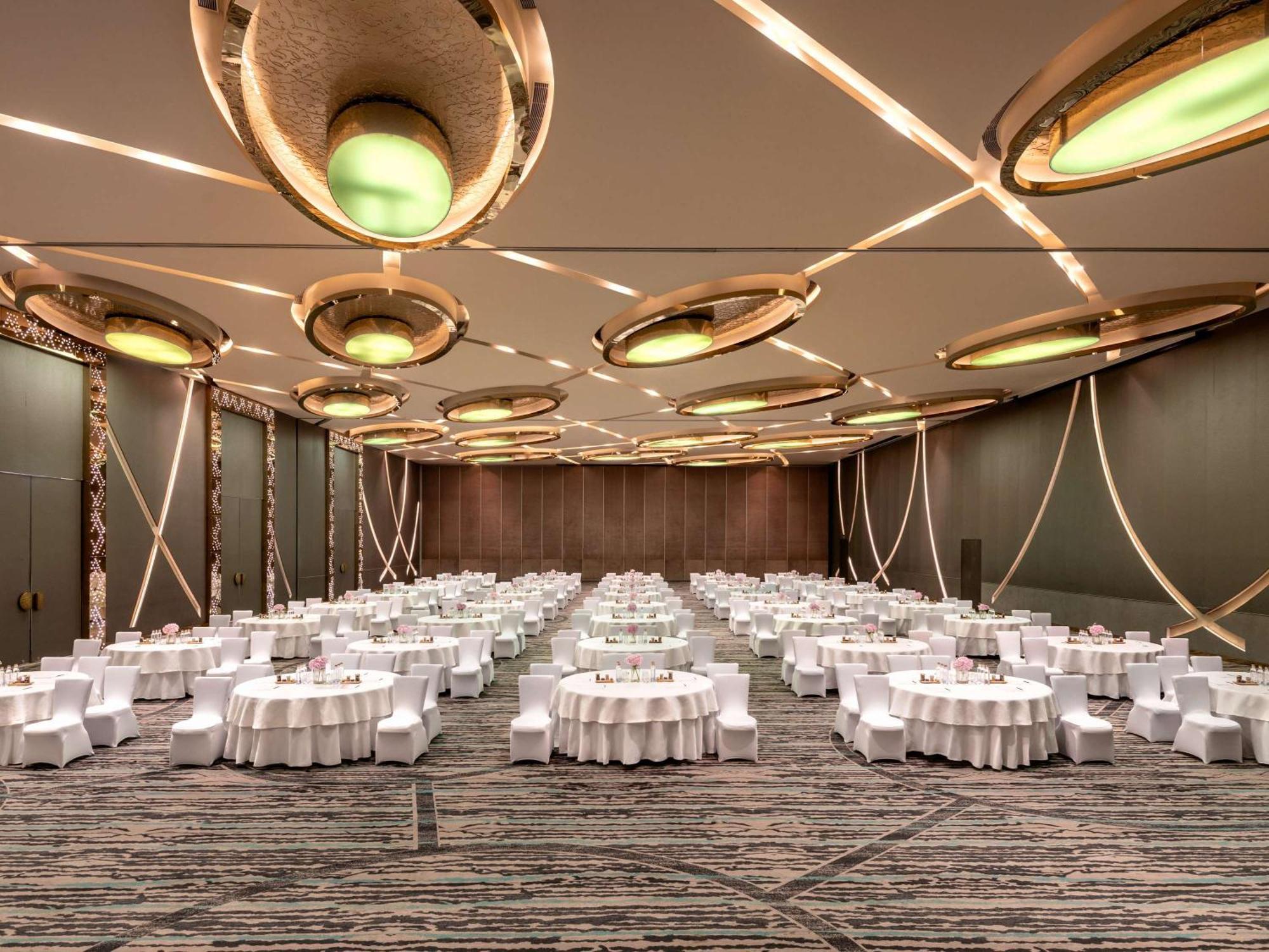 Novotel Aerocity 5*