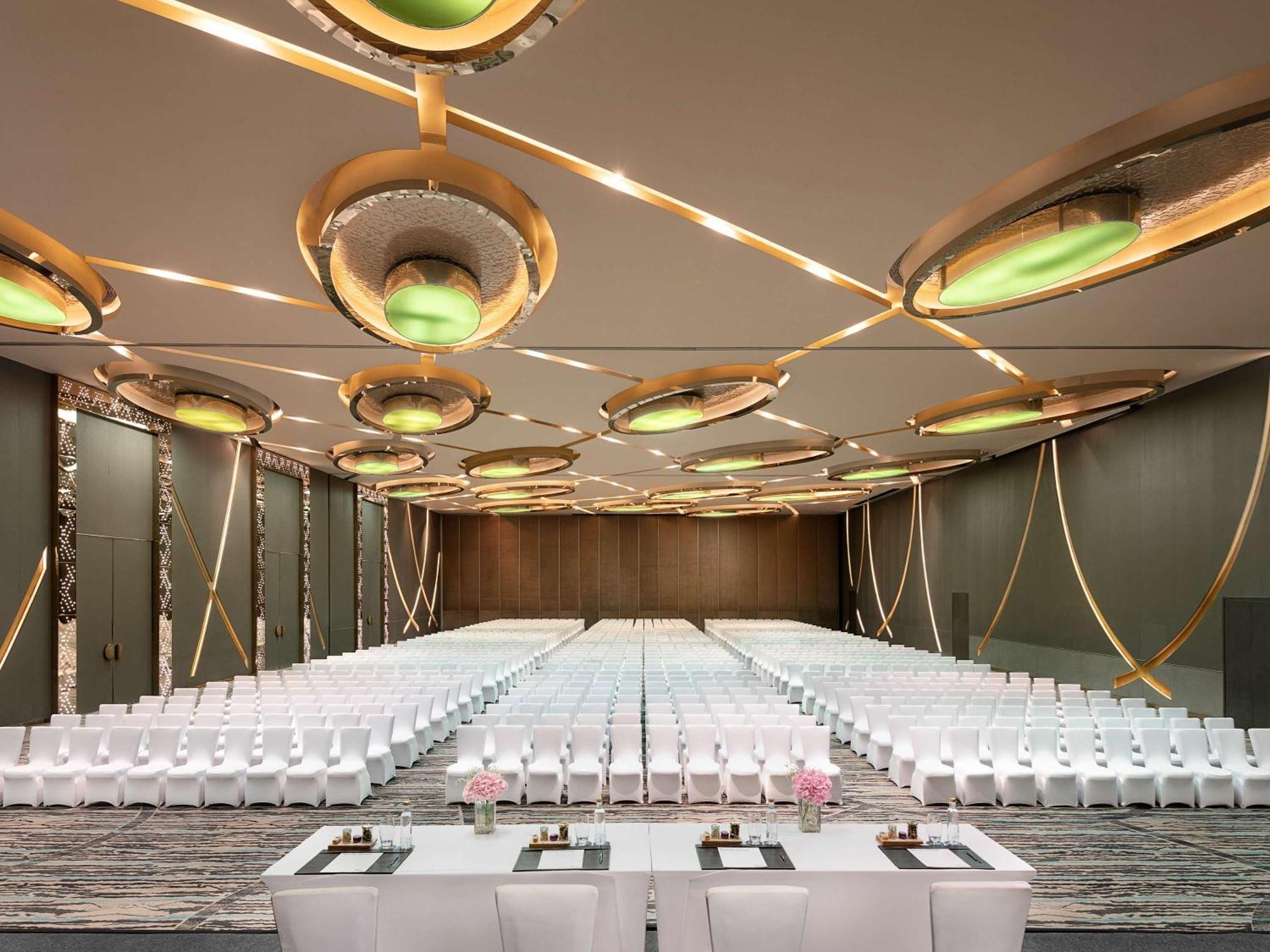 Novotel Aerocity 5*